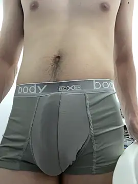 junfoureyes online show from October 12, 2025, 3:46 pm