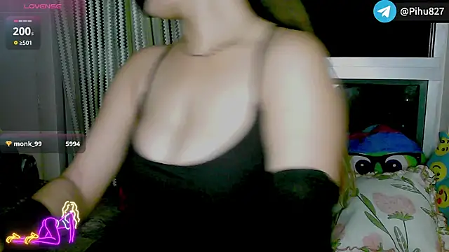 Snapshot of Niyaroy09 chatting on May 17, 2026, 5:13 pm Niyaroy09 online show from May 17, 2026, 5:13 pm