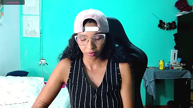 Snapshot of sensitive_brunette chatting on June 11, 2026, 2:53 am sensitive brunette online show from June 11, 2026, 2:53 am