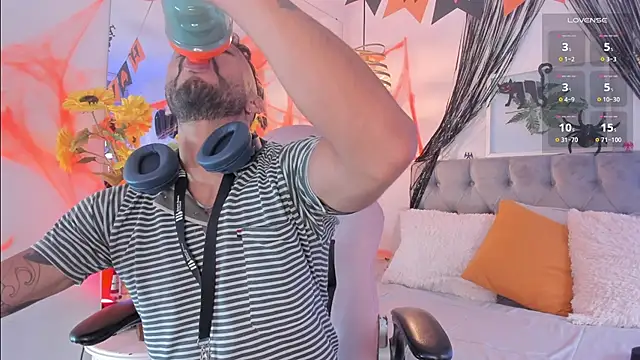 Tom cooper  online show from October 16, 2025, 12:57 pm