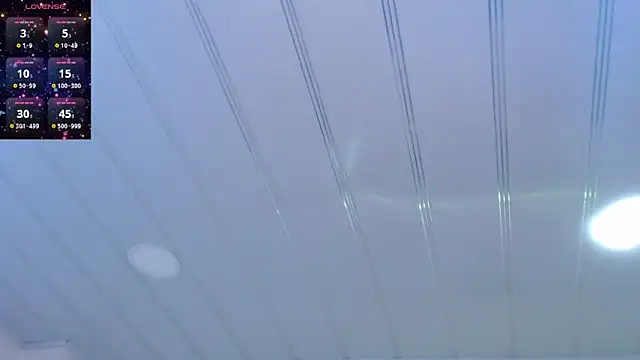 Snapshot of candy_lux_ chatting on April 28, 2026, 1:37 pm candy lux online show from April 28, 2026, 1:37 pm