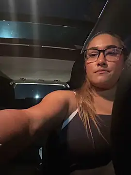 Snapshot of DarianaGuzz chatting on October 21, 2025, 1:38 am DarianaGuzz online show from October 21, 2025, 1:38 am