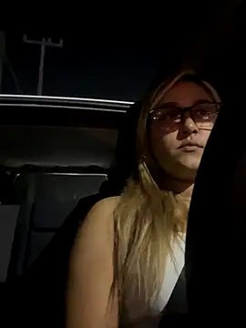 Snapshot of DarianaGuzz chatting on October 25, 2025, 12:54 am DarianaGuzz online show from October 25, 2025, 12:54 am