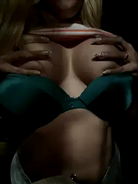 Snapshot of DarianaGuzz chatting on January 7, 2026, 4:39 am DarianaGuzz online show from January 7, 2026, 4:39 am