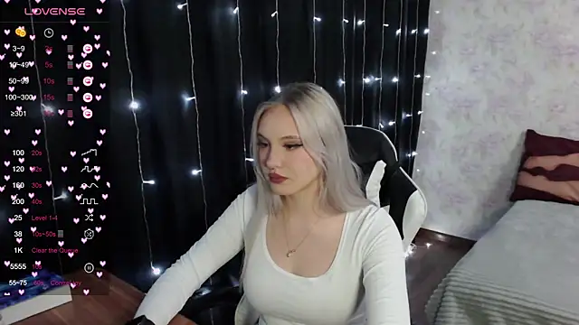 Snapshot of VikaPowers chatting on March 2, 2025, 7:30 pm VikaPowers online show from March 2, 2025, 7:30 pm