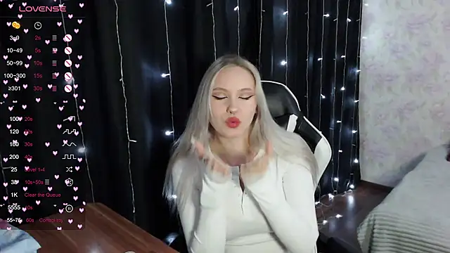 Snapshot of VikaPowers chatting on March 8, 2025, 8:25 pm VikaPowers online show from March 8, 2025, 8:25 pm