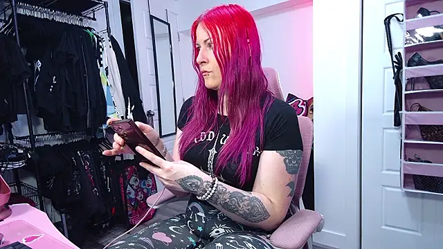 Snapshot of gennyrock chatting on March 17, 2026, 11:41 pm gennyrock online show from March 17, 2026, 11:41 pm