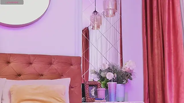 EmilyColle  online show from October 18, 2025, 4:14 am