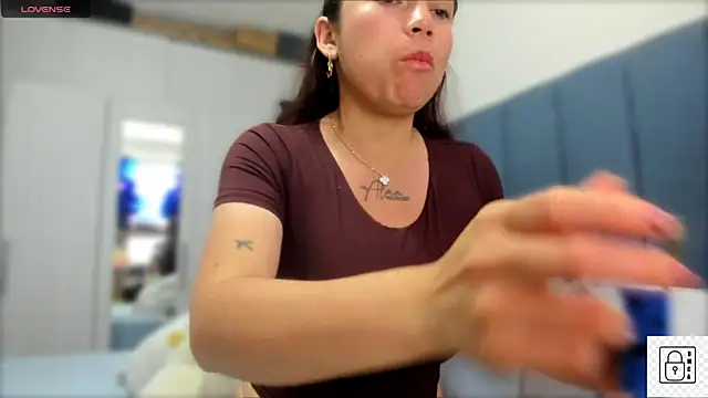 Snapshot of _Susiee_ chatting on October 6, 2025, 3:24 pm Susiee online show from October 6, 2025, 3:24 pm