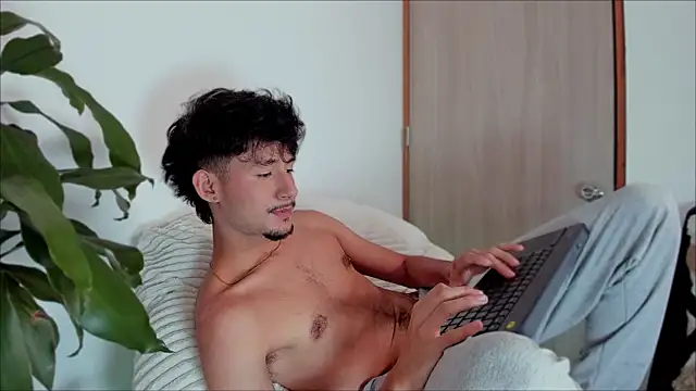 dimitri targaryen online show from February 16, 2025, 4:42 am