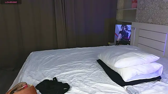 Snapshot of Diana_Moon_ chatting on November 23, 2025, 1:26 am Diana Moon online show from November 23, 2025, 1:26 am