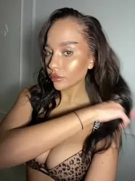Snapshot of CardiSweetBaby chatting on January 2, 2025, 2:57 pm CardiSweetBaby online show from January 2, 2025, 2:57 pm