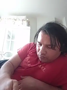 raducelfrumos99 online show from March 11, 2026, 2:22 pm