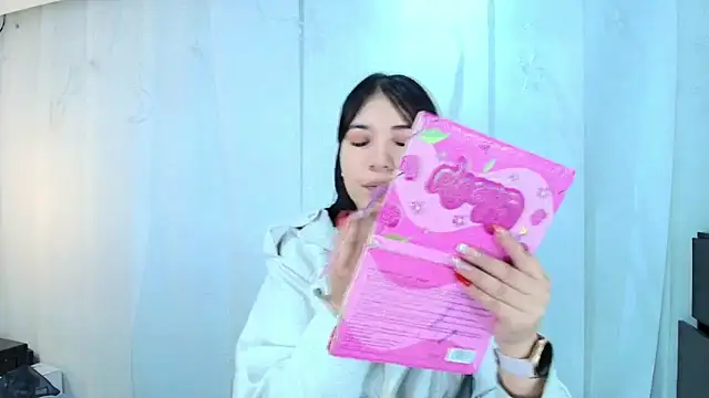 lina bedoya  online show from October 11, 2025, 11:44 am