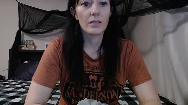 Snapshot of CrystalLakeXO chatting on July 25, 2026, 7:05 am CrystalLakeXO online show from July 25, 2026, 7:05 am