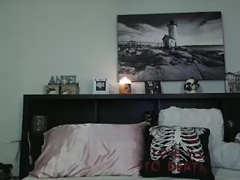 Snapshot of CrystalLakeXO chatting on March 13, 2025, 4:49 am CrystalLakeXO online show from March 13, 2025, 4:49 am