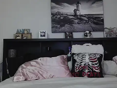 Snapshot of CrystalLakeXO chatting on March 10, 2025, 8:28 am CrystalLakeXO online show from March 10, 2025, 8:28 am