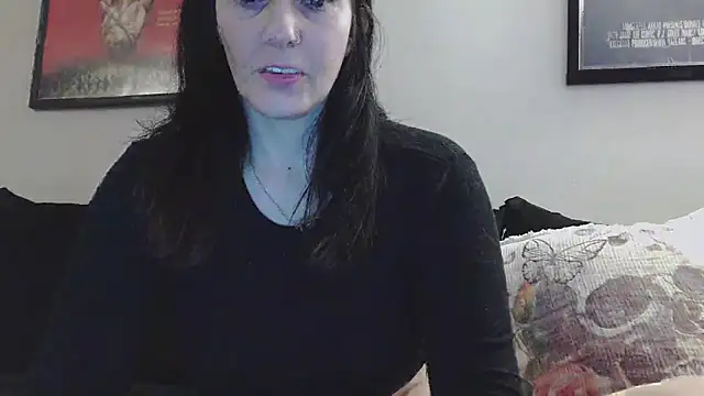 Snapshot of CrystalLakeXO chatting on September 14, 2025, 11:16 pm CrystalLakeXO online show from September 14, 2025, 11:16 pm