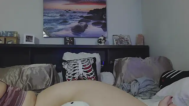 Snapshot of CrystalLakeXO chatting on September 18, 2025, 4:37 am CrystalLakeXO online show from September 18, 2025, 4:37 am