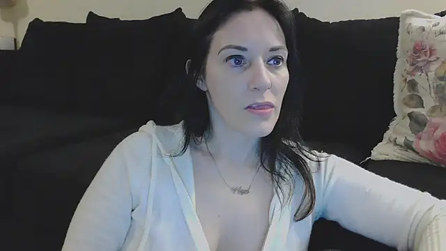 Snapshot of CrystalLakeXO chatting on October 1, 2025, 5:34 am CrystalLakeXO online show from October 1, 2025, 5:34 am