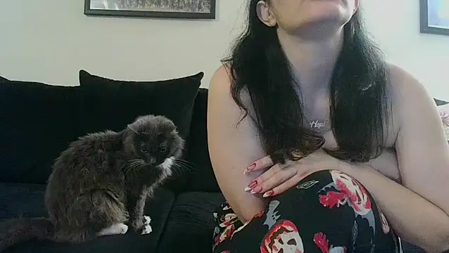 Snapshot of CrystalLakeXO chatting on October 10, 2025, 4:24 am CrystalLakeXO online show from October 10, 2025, 4:24 am