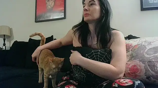 Snapshot of CrystalLakeXO chatting on October 6, 2025, 6:25 am CrystalLakeXO online show from October 6, 2025, 6:25 am