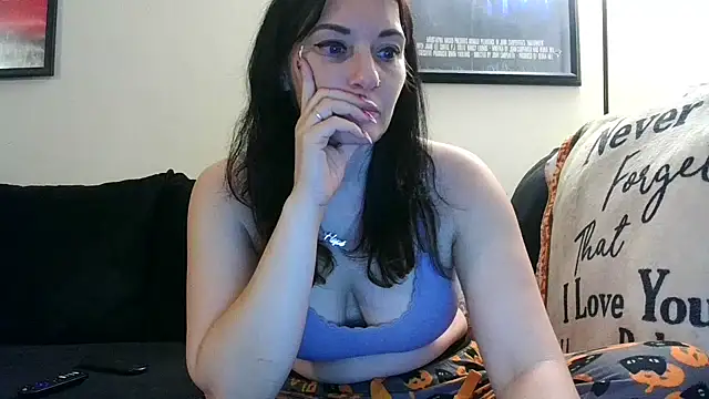 Snapshot of CrystalLakeXO chatting on September 28, 2025, 6:53 am CrystalLakeXO online show from September 28, 2025, 6:53 am