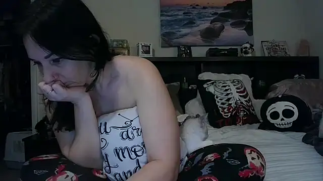 Snapshot of CrystalLakeXO chatting on October 14, 2025, 4:46 am CrystalLakeXO online show from October 14, 2025, 4:46 am