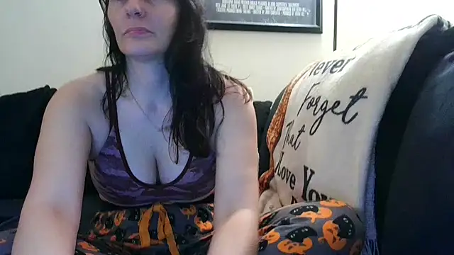 Snapshot of CrystalLakeXO chatting on September 29, 2025, 4:52 am CrystalLakeXO online show from September 29, 2025, 4:52 am