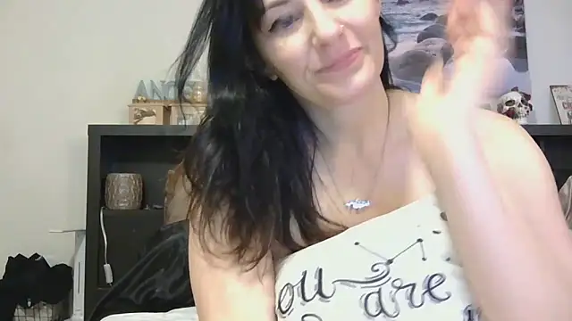 Snapshot of CrystalLakeXO chatting on October 13, 2025, 4:58 am CrystalLakeXO online show from October 13, 2025, 4:58 am