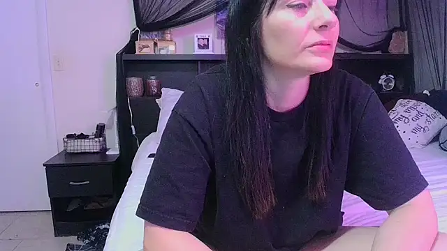 CrystalLakeXO online show from April 20, 2026, 6:27 am