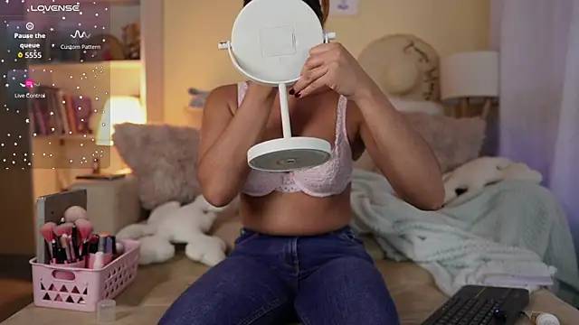 SaraParisi online show from November 10, 2025, 10:48 pm