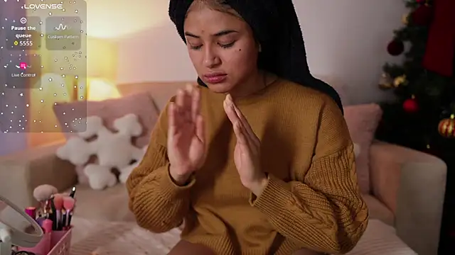 SaraParisi online show from November 27, 2025, 10:43 pm