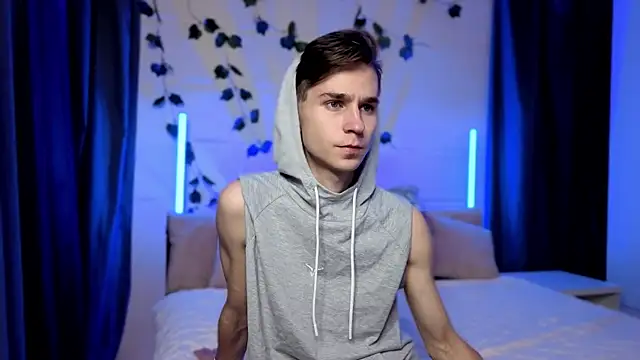 Joseph  Quinn online show from November 27, 2025, 4:07 pm