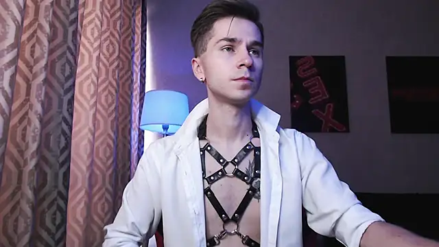 Joseph  Quinn online show from October 22, 2025, 4:01 am