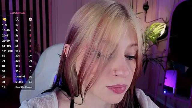 Snapshot of arielabradberry chatting on September 12, 2025, 12:27 pm arielabradberry online show from September 12, 2025, 12:27 pm