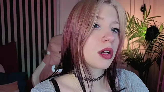 Snapshot of arielabradberry chatting on October 15, 2025, 2:14 pm arielabradberry online show from October 15, 2025, 2:14 pm