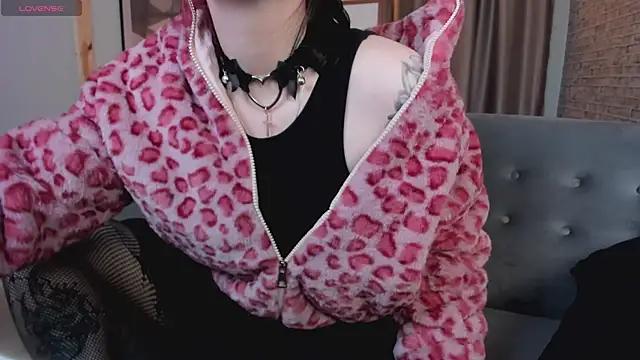 Snapshot of arielabradberry chatting on February 13, 2025, 3:24 pm arielabradberry online show from February 13, 2025, 3:24 pm