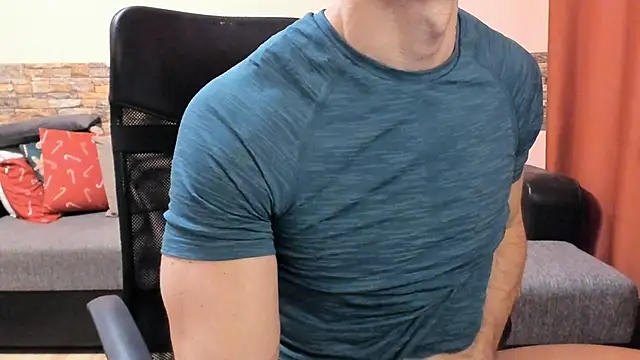 Snapshot of HotHunkTrainer chatting on March 6, 2026, 8:20 am HotHunkTrainer online show from March 6, 2026, 8:20 am