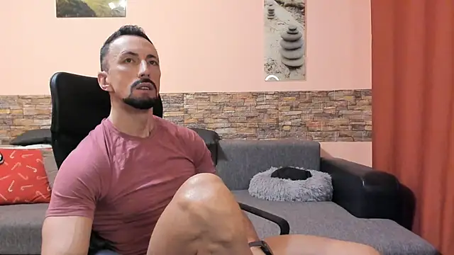 HotHunkTrainer online show from February 6, 2026, 9:05 am