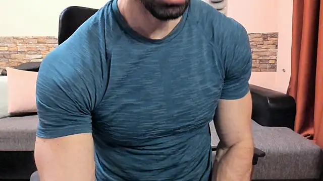 HotHunkTrainer online show from July 6, 2026, 7:48 am