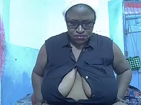 Snapshot of sexy_bigboobss chatting on September 19, 2025, 8:07 am sexy bigboobss online show from September 19, 2025, 8:07 am