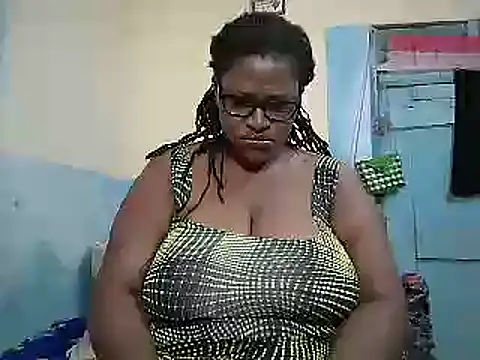 Snapshot of sexy_bigboobss chatting on February 11, 2026, 8:36 am sexy bigboobss online show from February 11, 2026, 8:36 am