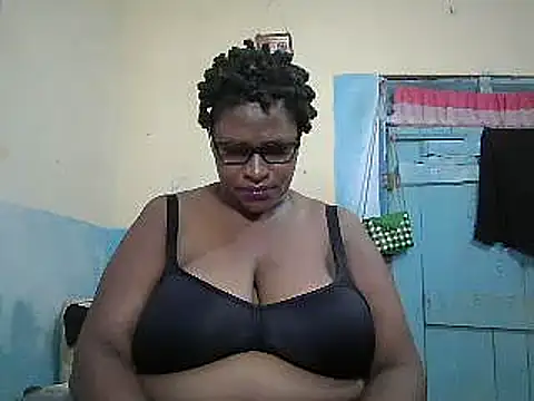 Snapshot of sexy_bigboobss chatting on May 13, 2026, 7:04 am sexy bigboobss online show from May 13, 2026, 7:04 am