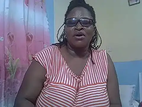 Snapshot of sexy_bigboobss chatting on March 22, 2025, 12:35 pm sexy bigboobss online show from March 22, 2025, 12:35 pm