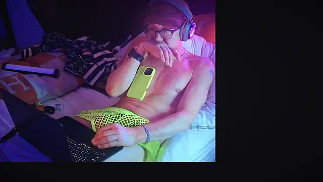 Snapshot of YouLikeBigDick9 chatting on March 10, 2025, 9:01 am YouLikeBigDick9 online show from March 10, 2025, 9:01 am