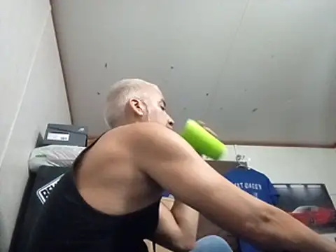 Xoc8  online show from October 18, 2025, 12:56 am