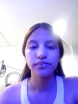 AnthonelaDuque online show from November 28, 2025, 11:32 am