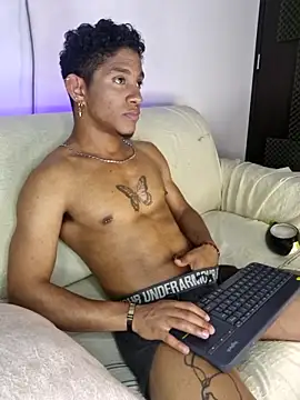 Snapshot of Palo_santo chatting on May 25, 2026, 5:22 pm Palo santo online show from May 25, 2026, 5:22 pm