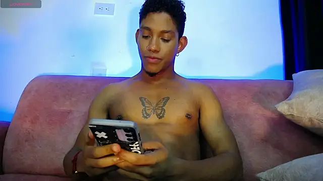 Snapshot of Palo_santo chatting on March 8, 2026, 2:09 pm Palo santo online show from March 8, 2026, 2:09 pm